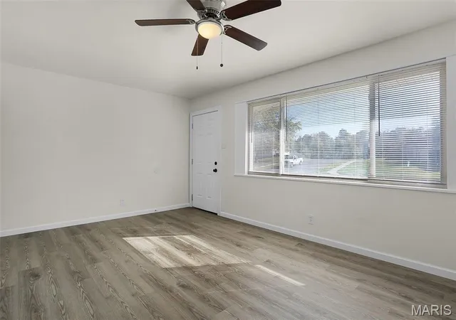 Photo 4 of Single family home for sale at 5673 Parchester Dr, Saint Louis, MO 63121 | MLS# MIS26068558 | Listing updated on 2026-10-27