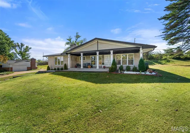 Photo 1 of Single family home for sale at 9443 Oakwood Manor Ln, Saint Louis, MO 63126 | MLS# MIS26068573 | Listing updated on 2026-10-28