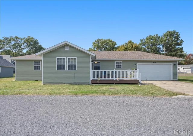 Single family home for sale at 1905 N Jackson St, Litchfield, IL 62056 | MLS# MIS26068579