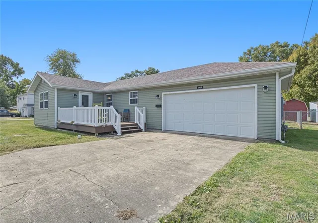 Photo 1 of Single family home for sale at 1905 N Jackson St, Litchfield, IL 62056 | MLS# MIS26068579 | Listing updated on 2026-10-27
