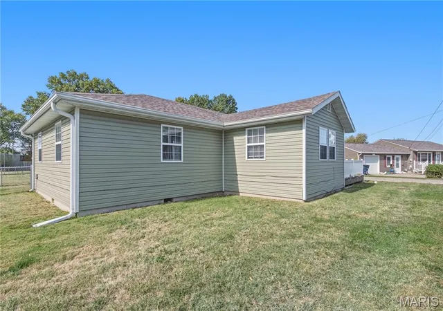 Photo 2 of Single family home for sale at 1905 N Jackson St, Litchfield, IL 62056 | MLS# MIS26068579 | Listing updated on 2026-10-27