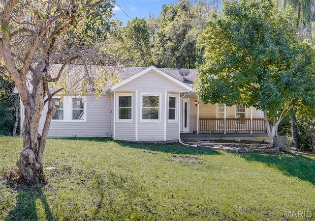 Photo 2 of Single family home for sale at 75 Timber Crk Ln, Collinsville, IL 62234 | MLS# MIS26068606 | Listing updated on 2026-10-28