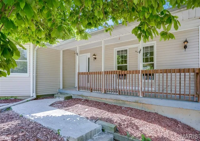 Photo 3 of Single family home for sale at 75 Timber Crk Ln, Collinsville, IL 62234 | MLS# MIS26068606 | Listing updated on 2026-10-28