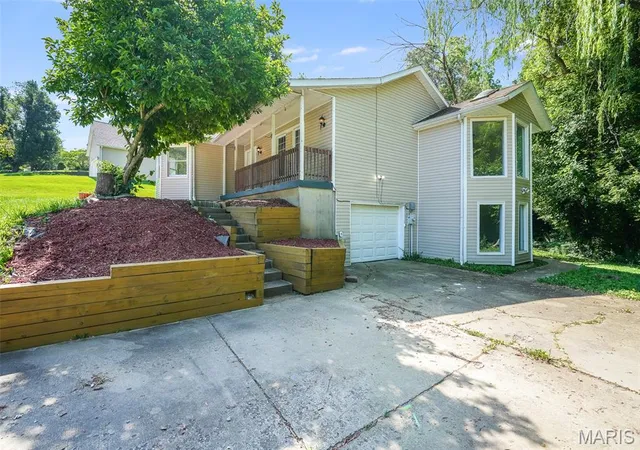 Photo 4 of Single family home for sale at 75 Timber Crk Ln, Collinsville, IL 62234 | MLS# MIS26068606 | Listing updated on 2026-10-28