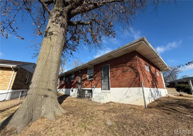 Photo 4 of Single family home for sale at 1110 Jennings Sta Rd, Saint Louis, MO 63137 | MLS# MIS26068617 | Listing updated on 2026-10-27
