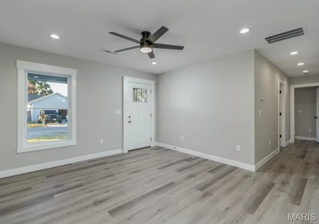 Photo 4 of Single family home for sale at 15552 Top Dr, Saint Robert, MO 65584 | MLS# MIS26068618 | Listing updated on 2026-10-26