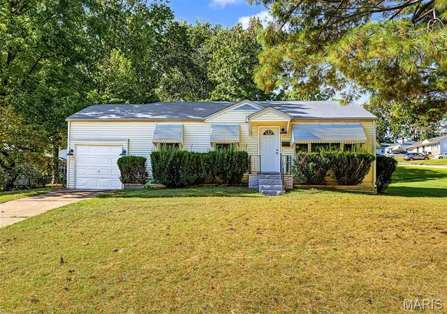 Photo 2 of Single family home for sale at 10327 Ashbrook Dr, Saint Louis, MO 63137 | MLS# MIS26068627 | Listing updated on 2026-10-28