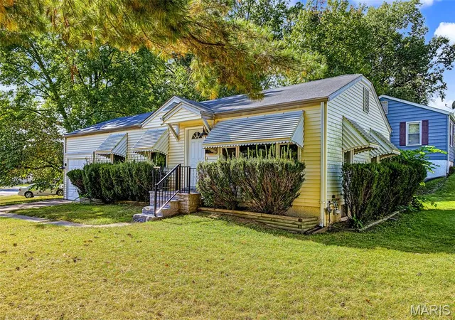 Photo 3 of Single family home for sale at 10327 Ashbrook Dr, Saint Louis, MO 63137 | MLS# MIS26068627 | Listing updated on 2026-10-28