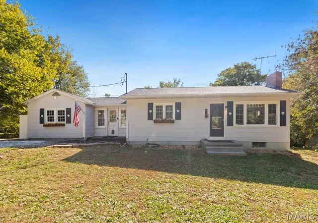 Photo 1 of Single family home for sale at 702 Hwy At, Villa Ridge, MO 63089 | MLS# MIS26068634 | Listing updated on 2026-10-26