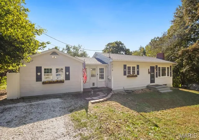 Photo 2 of Single family home for sale at 702 Hwy At, Villa Ridge, MO 63089 | MLS# MIS26068634 | Listing updated on 2026-10-26