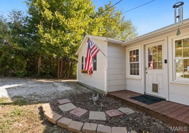 Photo 3 of Single family home for sale at 702 Hwy At, Villa Ridge, MO 63089 | MLS# MIS26068634 | Listing updated on 2026-10-26