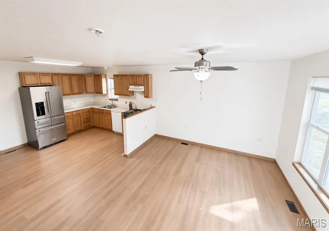 Photo 2 of Single family home for sale at 2133 E Lawrence Ave, Springfield, IL 62703 | MLS# MIS26068642 | Listing updated on 2026-10-27