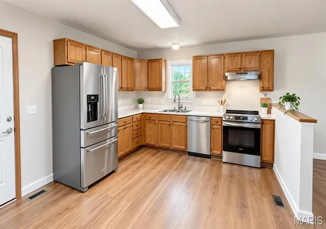 Photo 3 of Single family home for sale at 2133 E Lawrence Ave, Springfield, IL 62703 | MLS# MIS26068642 | Listing updated on 2026-10-27