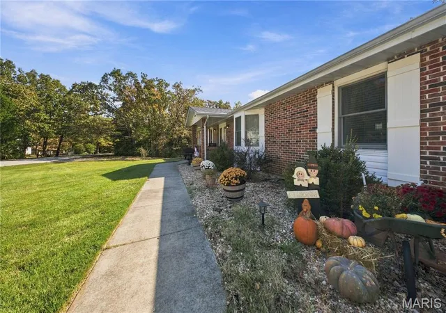 Photo 2 of Single family home for sale at 17 Kathryn Dr, Saint James, MO 65559 | MLS# MIS26068655 | Listing updated on 2026-10-29