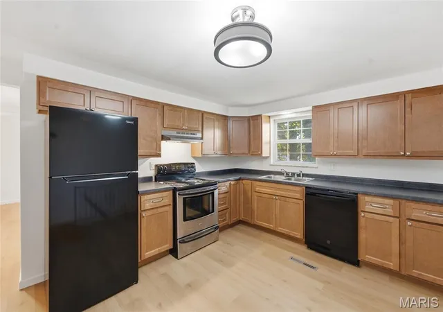 Photo 3 of Single family home for sale at 210 Anderson Ln, Belleville, IL 62221 | MLS# MIS26068658 | Listing updated on 2026-10-28