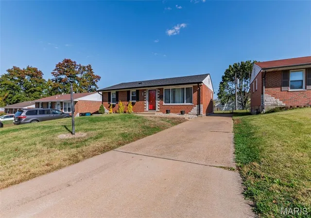 Photo 1 of Single family home for sale at 9810 Glenmont Dr, Saint Louis, MO 63123 | MLS# MIS26068679 | Listing updated on 2026-10-29