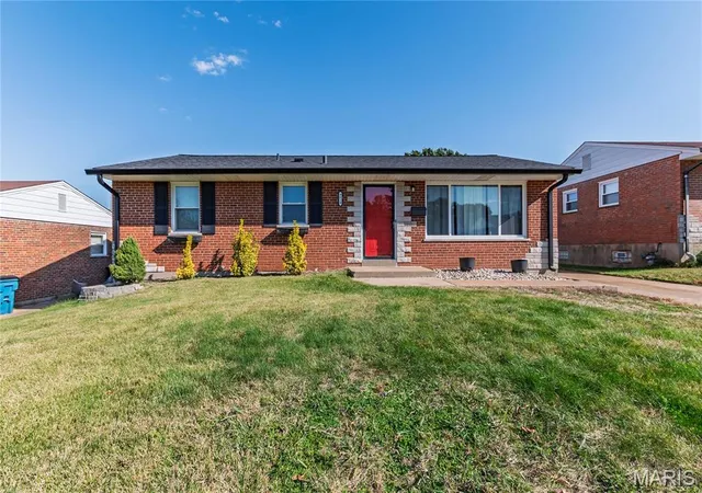 Photo 3 of Single family home for sale at 9810 Glenmont Dr, Saint Louis, MO 63123 | MLS# MIS26068679 | Listing updated on 2026-10-29