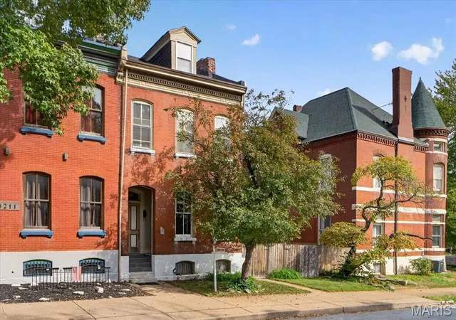 Photo 2 of Single family home for sale at 1209 Lami St, Saint Louis, MO 63104 | MLS# MIS26068685 | Listing updated on 2026-10-28