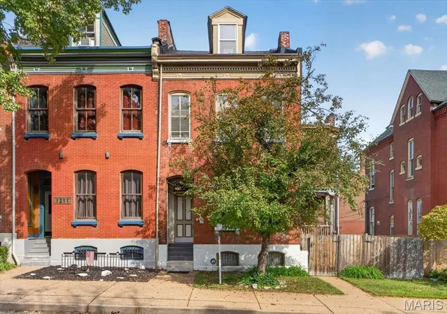 Photo 3 of Single family home for sale at 1209 Lami St, Saint Louis, MO 63104 | MLS# MIS26068685 | Listing updated on 2026-10-28
