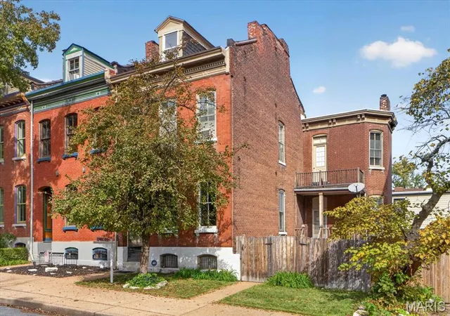 Photo 4 of Single family home for sale at 1209 Lami St, Saint Louis, MO 63104 | MLS# MIS26068685 | Listing updated on 2026-10-28