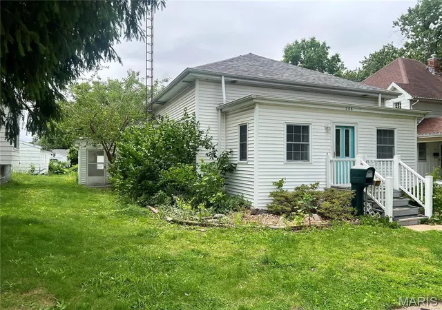 Photo 1 of Single family home for sale at 206 S Cedar St, Nokomis, IL 62075 | MLS# MIS26068687 | Listing updated on 2026-10-26