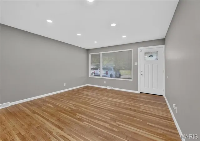 Photo 3 of Single family home for sale at 9742 Wendell Dr, Saint Louis, MO 63136 | MLS# MIS26068697 | Listing updated on 2026-10-26
