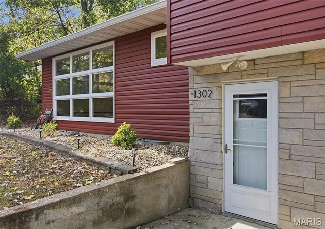Photo 3 of Single family home for sale at 1302 Ash St, Highland, IL 62249 | MLS# MIS26068717 | Listing updated on 2026-10-27