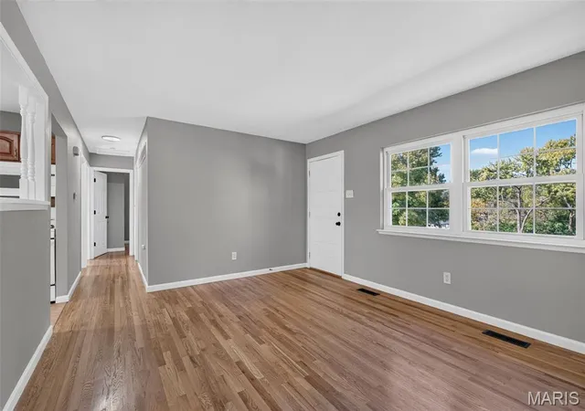 Photo 3 of Single family home for sale at 80 Ville Teresa Ct, Hazelwood, MO 63042 | MLS# MIS26068719 | Listing updated on 2026-10-29