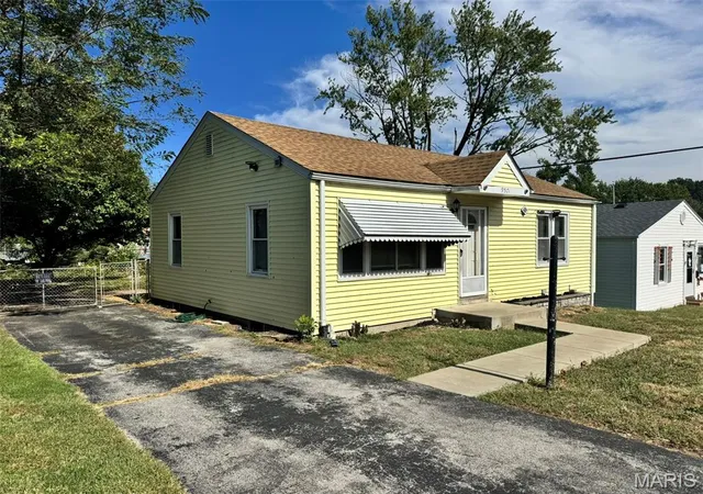 Photo 1 of Single family home for sale at 9571 Pagewood Ave, Saint Louis, MO 63114 | MLS# MIS26068730 | Listing updated on 2026-10-27