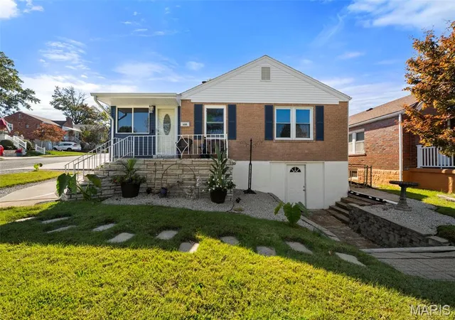 Photo 1 of Single family home for sale at 600 Rochester Dr, Saint Louis, MO 63125 | MLS# MIS26068735 | Listing updated on 2026-10-27