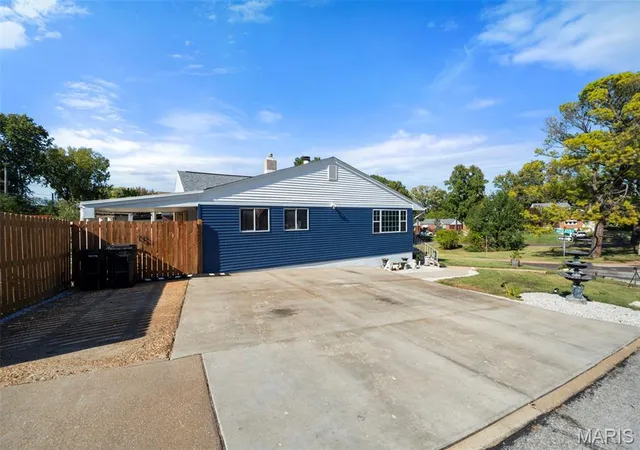 Photo 3 of Single family home for sale at 600 Rochester Dr, Saint Louis, MO 63125 | MLS# MIS26068735 | Listing updated on 2026-10-27