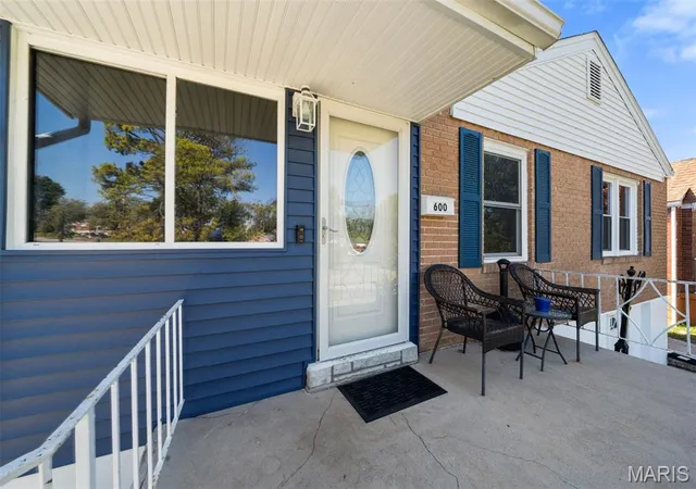 Photo 4 of Single family home for sale at 600 Rochester Dr, Saint Louis, MO 63125 | MLS# MIS26068735 | Listing updated on 2026-10-27