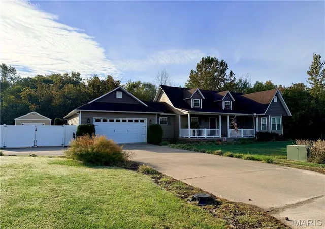 Photo 2 of Single family home for sale at 105 Parkview Dr, Scott City, MO 63780 | MLS# MIS26068743 | Listing updated on 2026-10-28