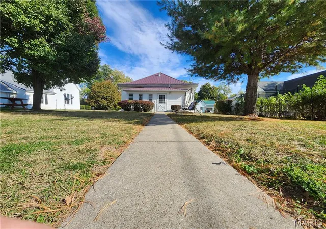 Photo 3 of Single family home for sale at 212 S Court St, Bowling Green, MO 63334 | MLS# MIS26068745 | Listing updated on 2026-10-27