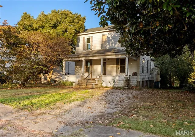 Photo 1 of Single family home for sale at 360 N Vine St, Du Quoin, IL 62832 | MLS# MIS26068747 | Listing updated on 2026-10-28