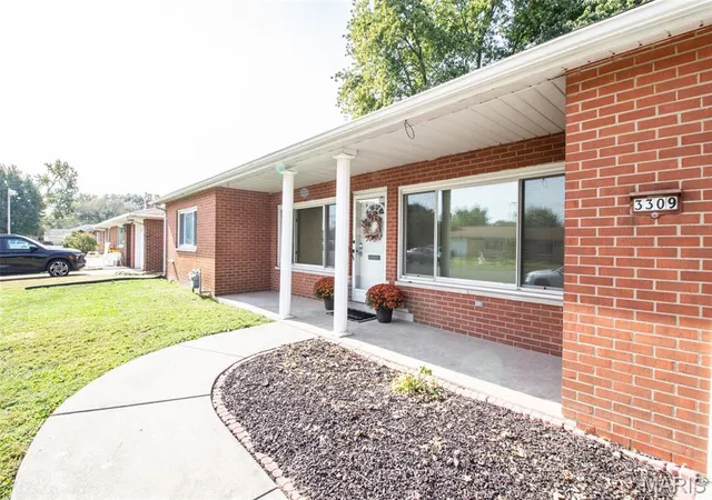 Photo 2 of Single family home for sale at 3309 Lydia Ln, Granite City, IL 62040 | MLS# MIS26068752 | Listing updated on 2026-10-27