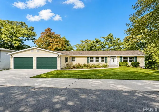 Single family home for sale at 14 E Lakeshore Dr, De Soto, MO 63020 | MLS# MIS26068780