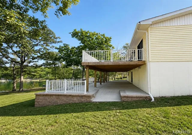 Photo 3 of Single family home for sale at 14 E Lakeshore Dr, De Soto, MO 63020 | MLS# MIS26068780 | Listing updated on 2026-10-29