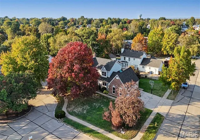 Photo 3 of Single family home for sale at 10 Wagonspring Ct, Saint Charles, MO 63303 | MLS# MIS26068789 | Listing updated on 2026-10-30