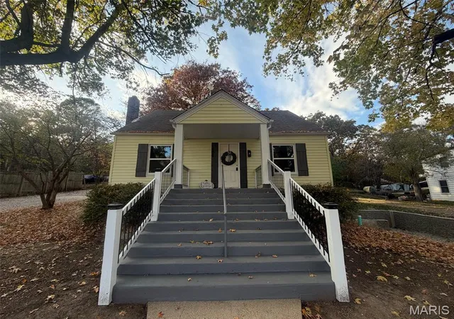 Photo 1 of Single family home for sale at 404 Broadway St, Waynesville, MO 65583 | MLS# MIS26068804 | Listing updated on 2026-10-28
