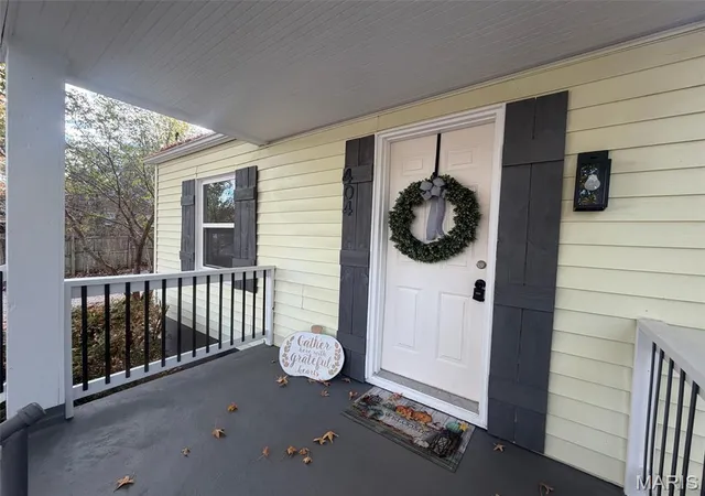 Photo 3 of Single family home for sale at 404 Broadway St, Waynesville, MO 65583 | MLS# MIS26068804 | Listing updated on 2026-10-28
