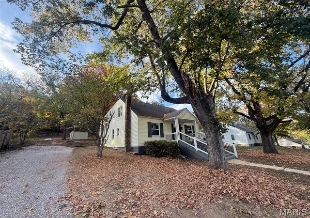 Photo 4 of Single family home for sale at 404 Broadway St, Waynesville, MO 65583 | MLS# MIS26068804 | Listing updated on 2026-10-28
