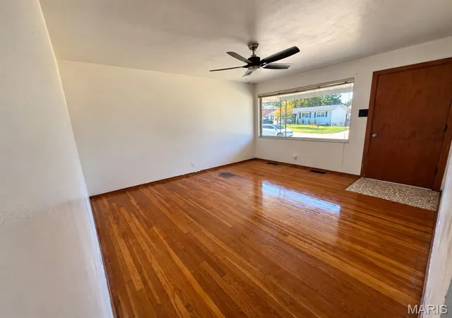 Photo 2 of Single family home for sale at 10916 Arctic Dr, Saint Louis, MO 63123 | MLS# MIS26068815 | Listing updated on 2026-10-28