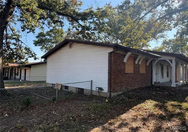 Photo 1 of Single family home for sale at 2520 Palm Dr, Florissant, MO 63031 | MLS# MIS26068817 | Listing updated on 2026-10-27