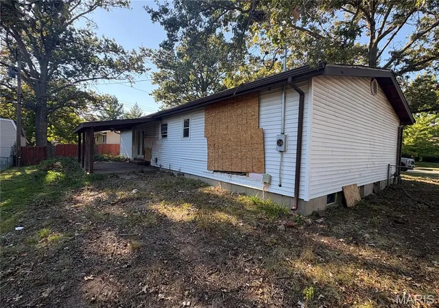 Photo 3 of Single family home for sale at 2520 Palm Dr, Florissant, MO 63031 | MLS# MIS26068817 | Listing updated on 2026-10-27