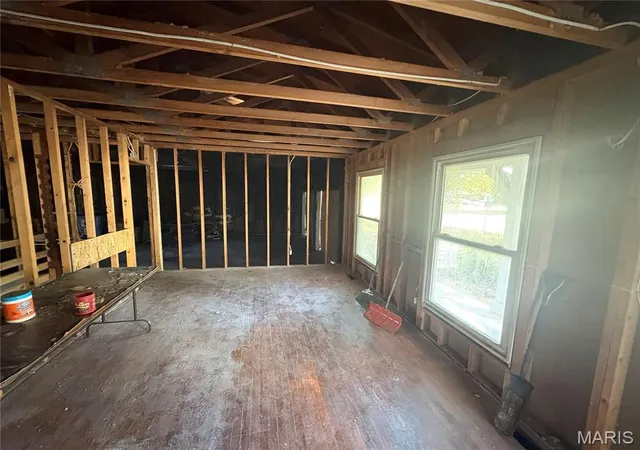 Photo 4 of Single family home for sale at 2520 Palm Dr, Florissant, MO 63031 | MLS# MIS26068817 | Listing updated on 2026-10-27