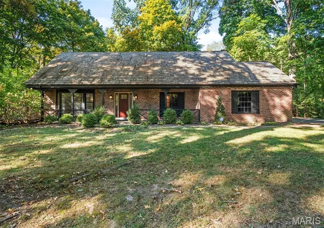 Photo 1 of Single family home for sale at 59 River Bnd Dr, Chesterfield, MO 63017 | MLS# MIS26068821 | Listing updated on 2026-10-30