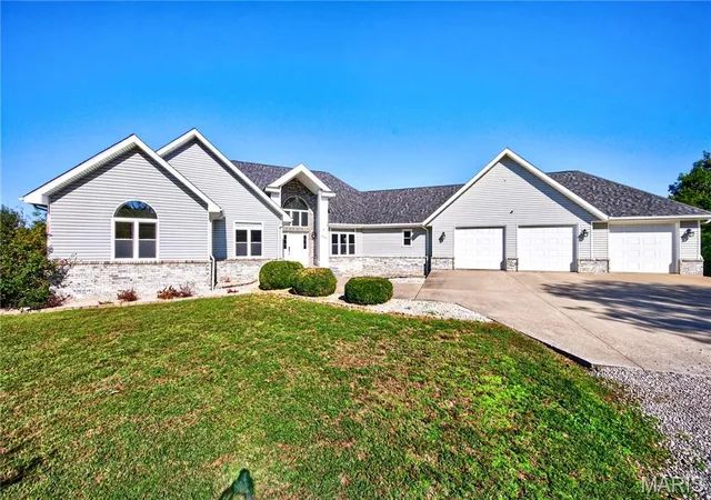 Photo 2 of Single family home for sale at 31320 Oslo Dr, Lebanon, MO 65536 | MLS# MIS26068828 | Listing updated on 2026-10-28