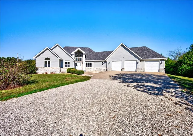 Photo 4 of Single family home for sale at 31320 Oslo Dr, Lebanon, MO 65536 | MLS# MIS26068828 | Listing updated on 2026-10-28