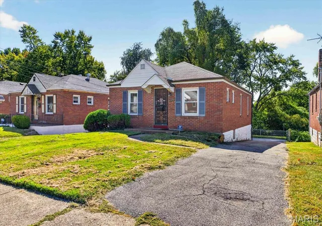 Photo 3 of Single family home for sale at 7150 Dawson Pl, Saint Louis, MO 63136 | MLS# MIS26068843 | Listing updated on 2026-10-28